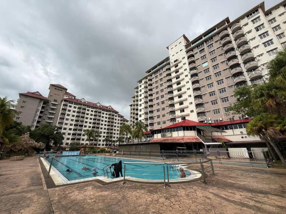 ERICCA 3 Bedroom Seaview Suite, Glory Beach Resort, PD Apartment in Port Dickson