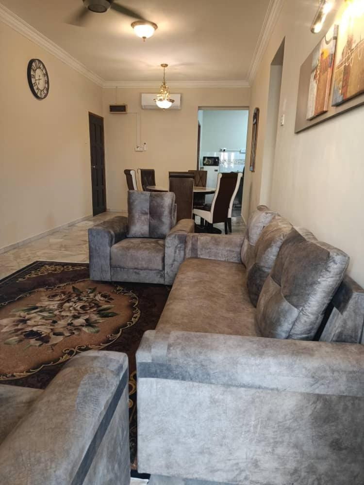 ERICCA 3 Bedroom Seaview Suite, Glory Beach Resort, PD Apartment in Port Dickson