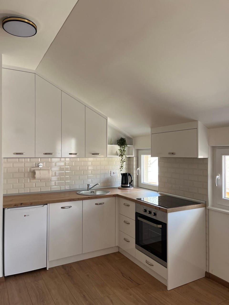 Kitchen or kitchenette, oven, stove