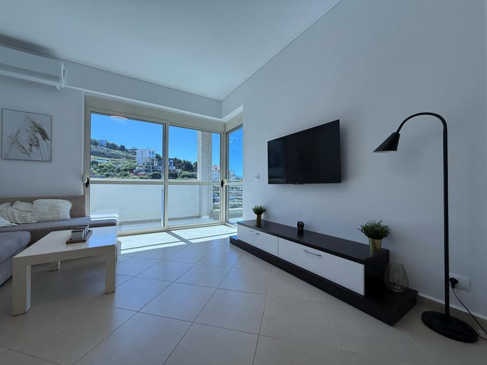 Communal lounge/ TV room, TV and multimedia, Living room, Seating area