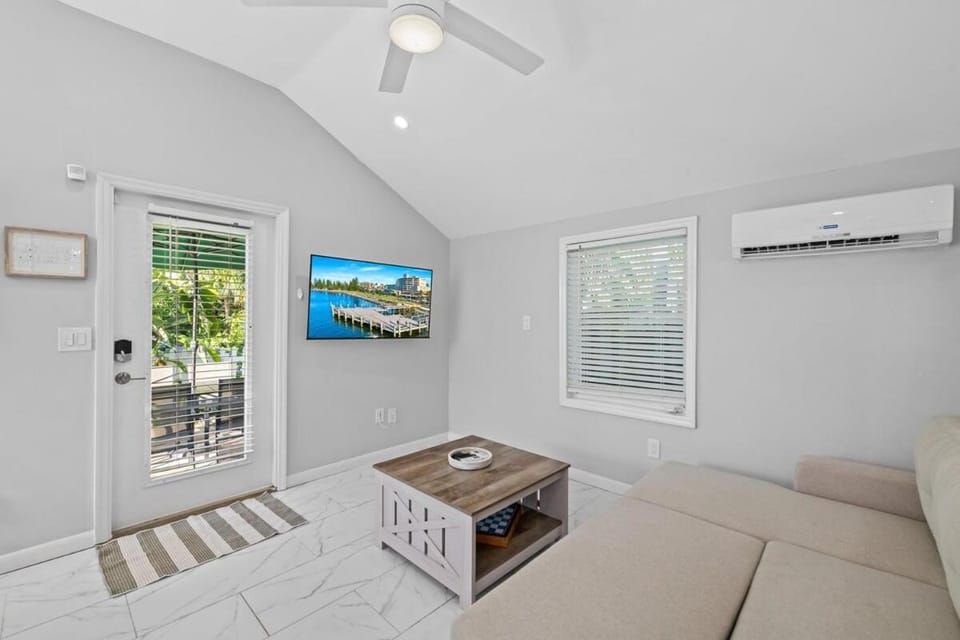 Bed, Living room