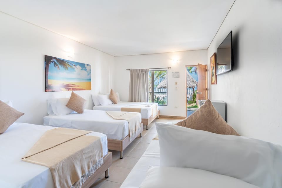 Bed, TV and multimedia, Photo of the whole room, Evening entertainment, Bedroom, Family