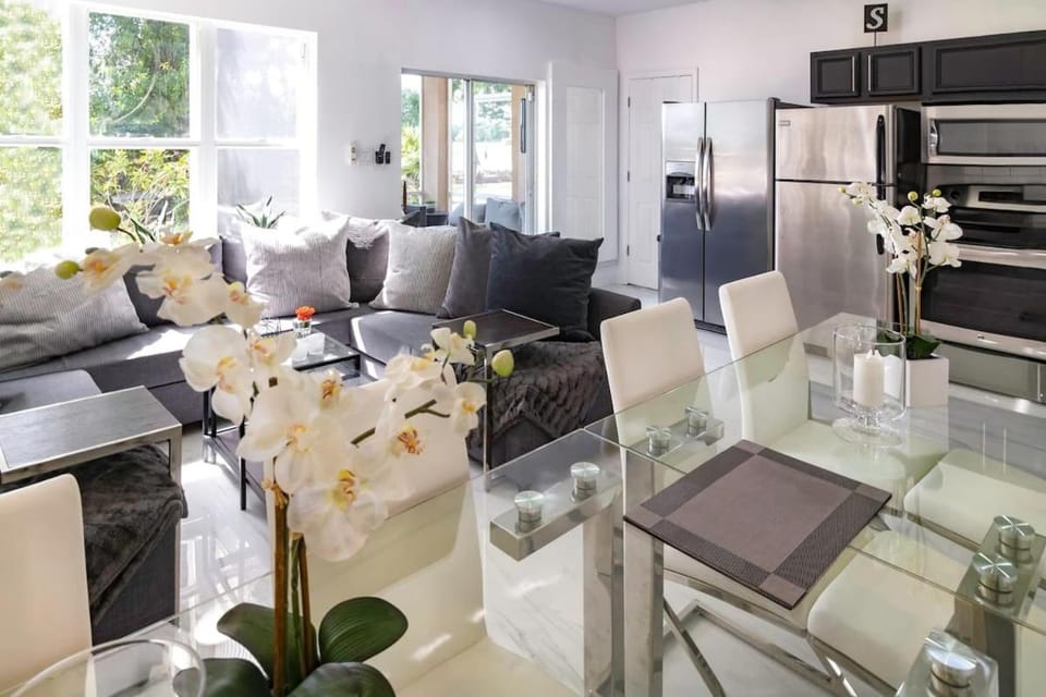 Living room, Dining area
