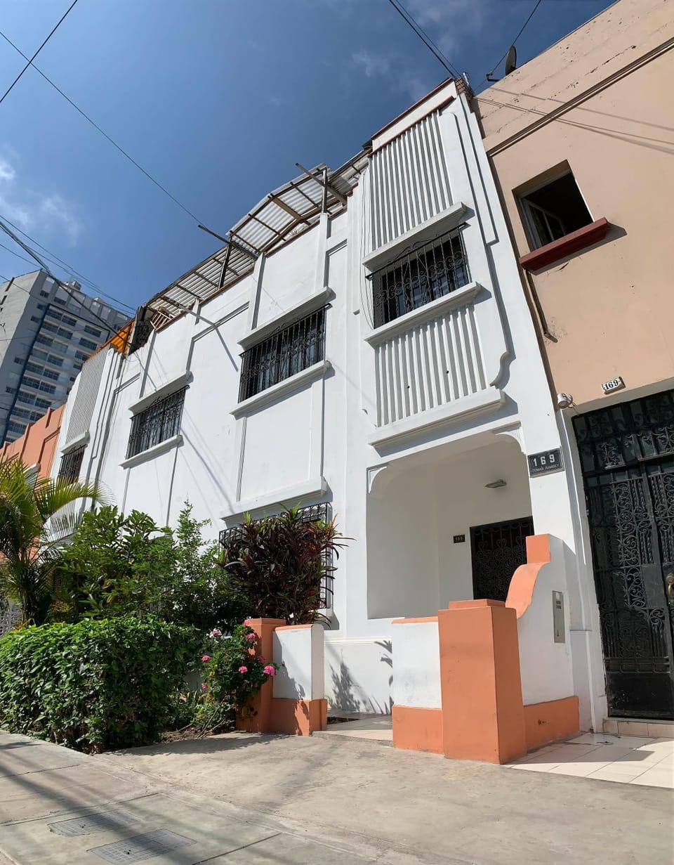 Facade/entrance
