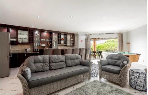 6 Bedroom home with pool and entertainment area House in Dolphin Coast