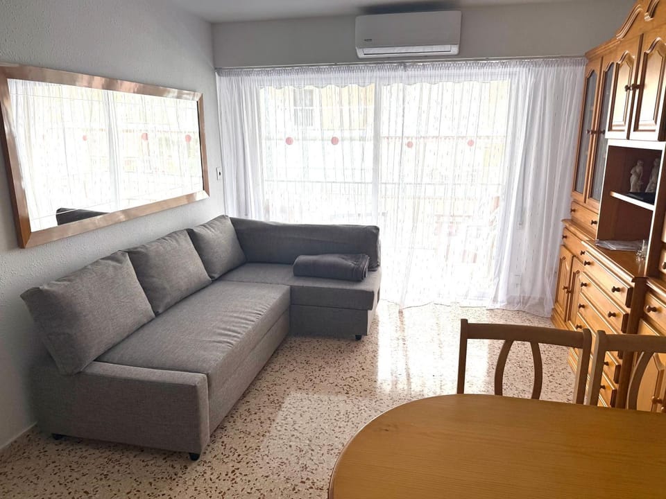 Living room, Seating area, air conditioner
