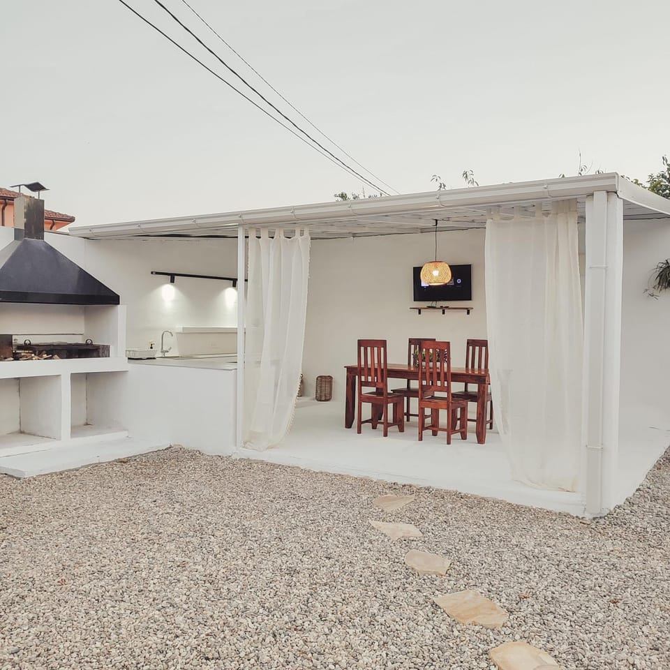 BBQ facilities, Dining area