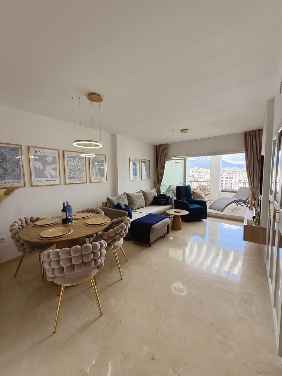 Living room, Photo of the whole room, Seating area, Dining area