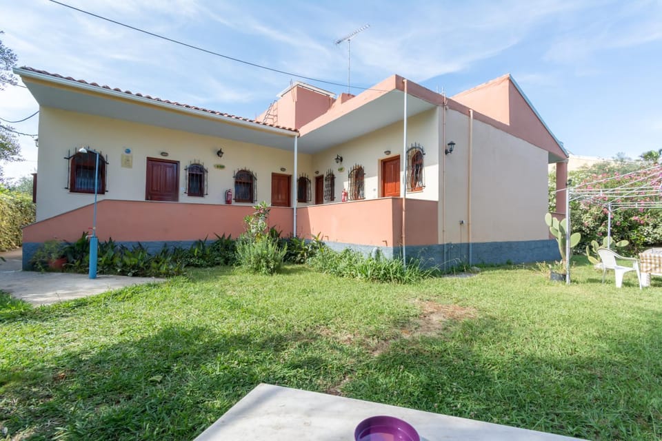 Property building, Day, Garden, Garden view
