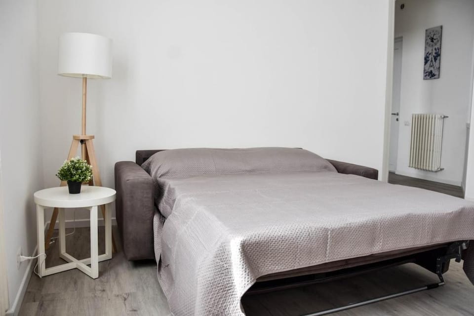 Bed, Living room
