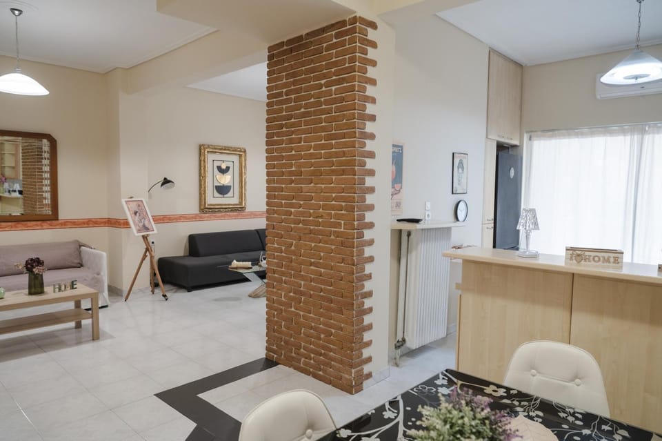 Kitchen or kitchenette, Seating area