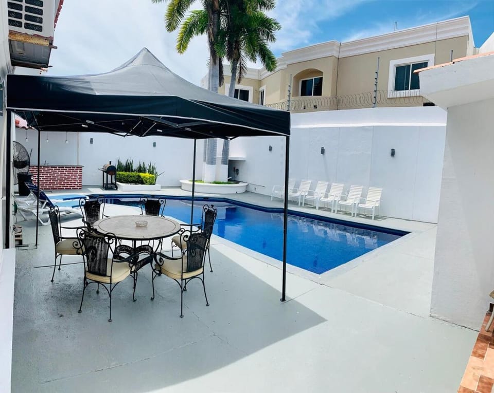 Casa Lomas en Zona Dorada, 5 minutos de la playa House in Mazatlan
