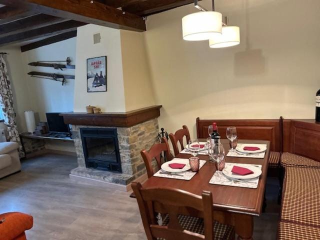 Living room, Dining area
