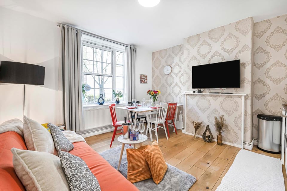 TV and multimedia, Kitchen or kitchenette, Living room, Seating area, Dining area, Evening entertainment