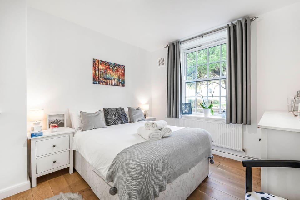 Bed, Photo of the whole room, Bedroom
