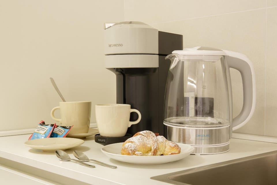 Coffee/tea facilities, Kitchen or kitchenette, Food and drinks, toaster