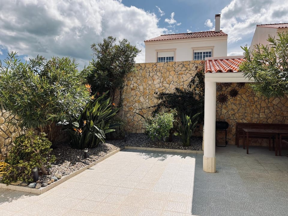 Casa 33 - Idyllisches Reihenhaus mit Innenhof House in Portugal