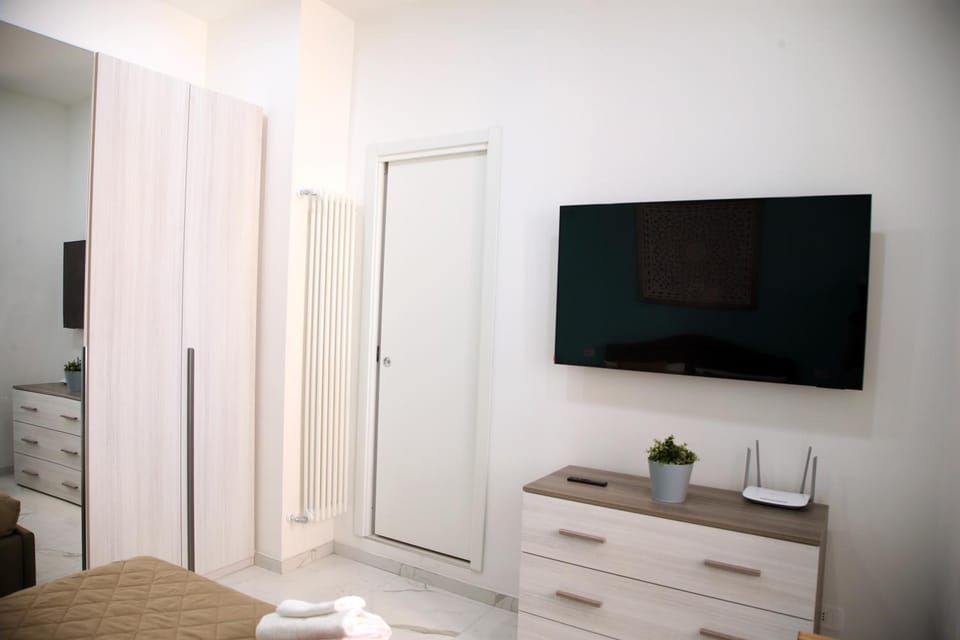 TV and multimedia, Photo of the whole room, Bedroom, wardrobe