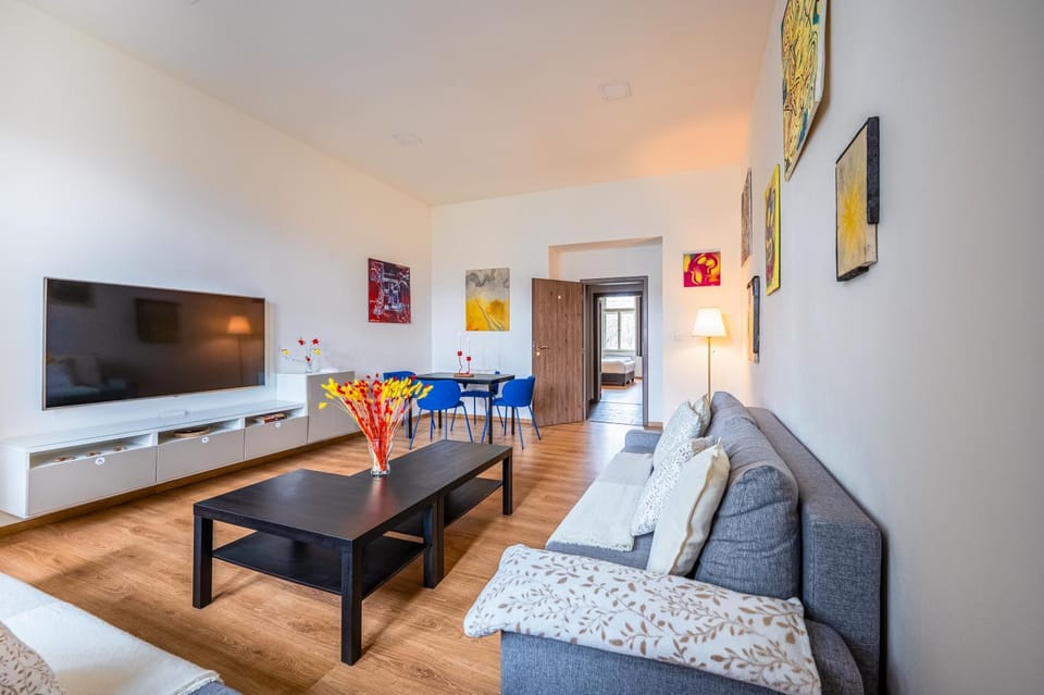 Communal lounge/ TV room, TV and multimedia, Living room, Photo of the whole room, Seating area, Dining area, Evening entertainment