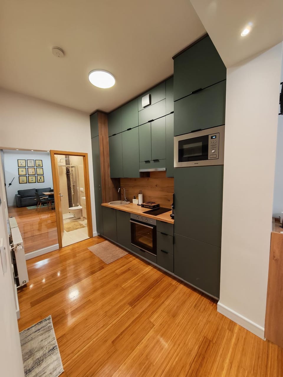 Coffee/tea facilities, Kitchen or kitchenette, dishwasher, microwave, oven, stove, kitchen