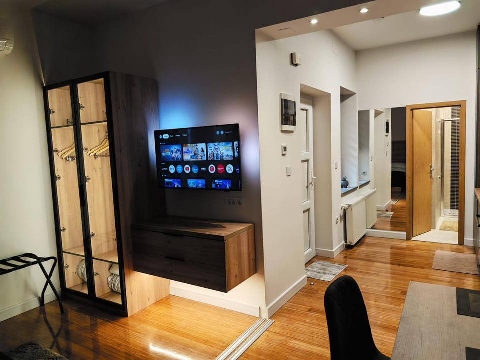 TV and multimedia, Evening entertainment