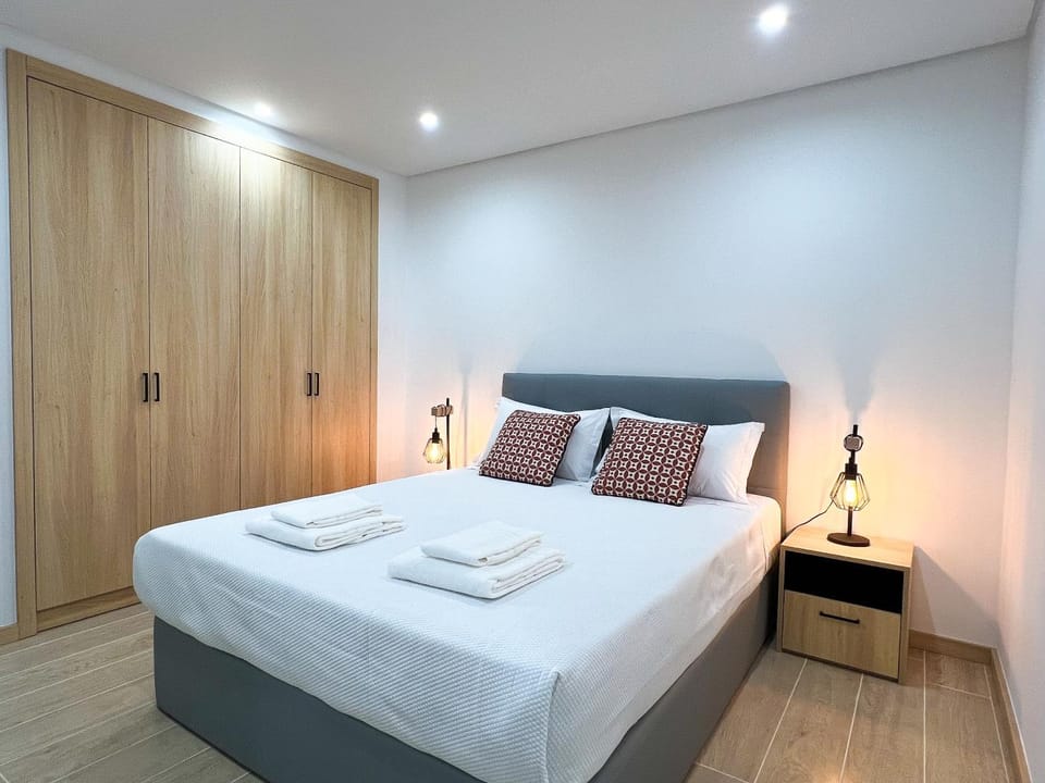 Bed, Bedroom, towels, wardrobe