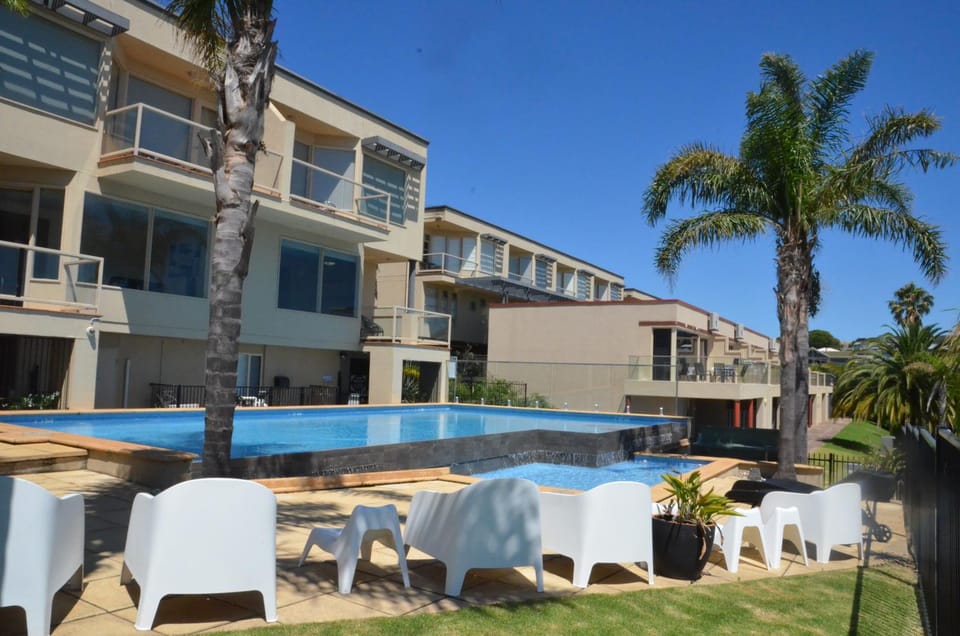 Property building, Swimming pool, Swimming pool