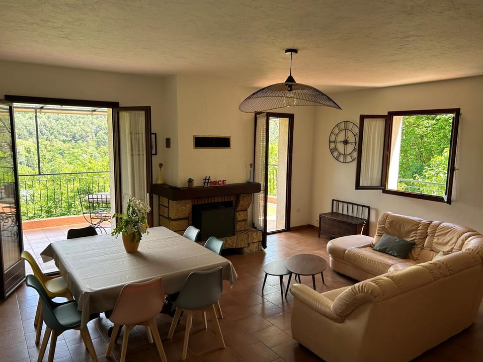 Les 4 cyprès House in French Riviera