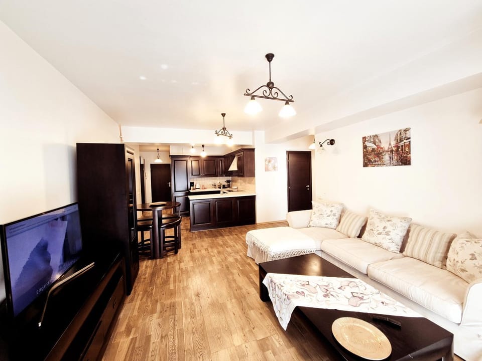 TV and multimedia, Kitchen or kitchenette, Living room, Seating area, Dining area, Evening entertainment