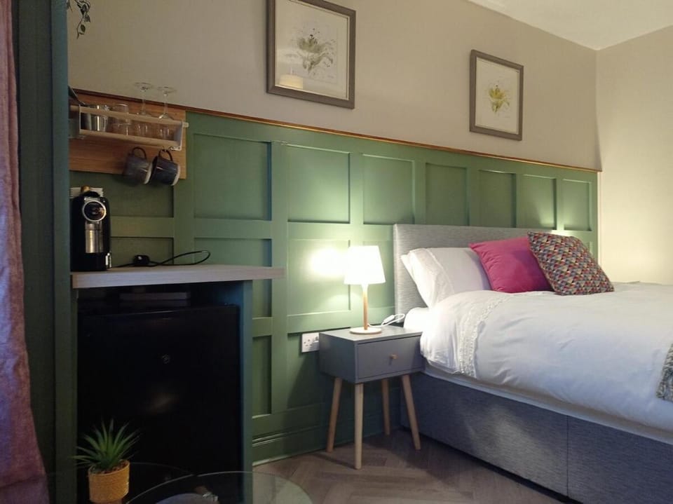 Romantic Hot Tub Retreat with Bar & Tapas Restaurant on-site Apartment in Wicklow, Co. Wicklow, Ireland