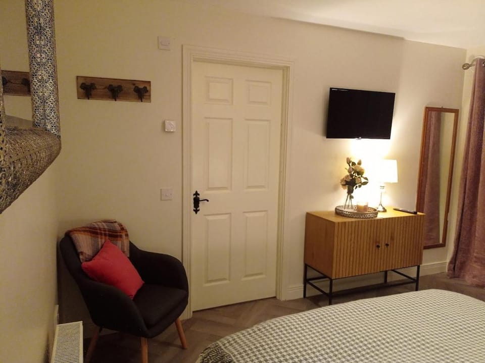 Romantic Hot Tub Retreat with Bar & Tapas Restaurant on-site Apartment in Wicklow, Co. Wicklow, Ireland