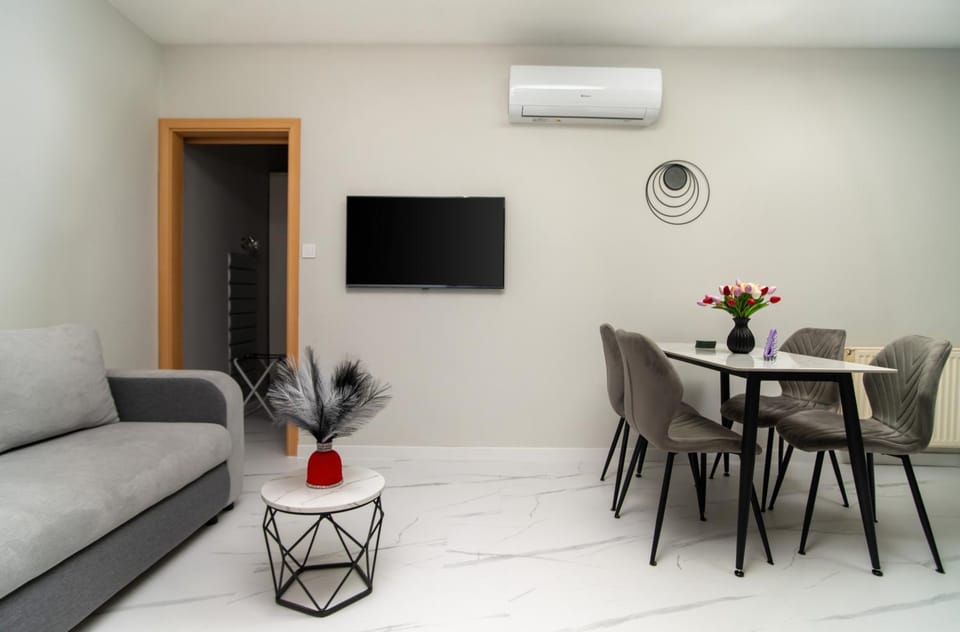 Balcsi Apartman Hévíz Apartment in Hévíz