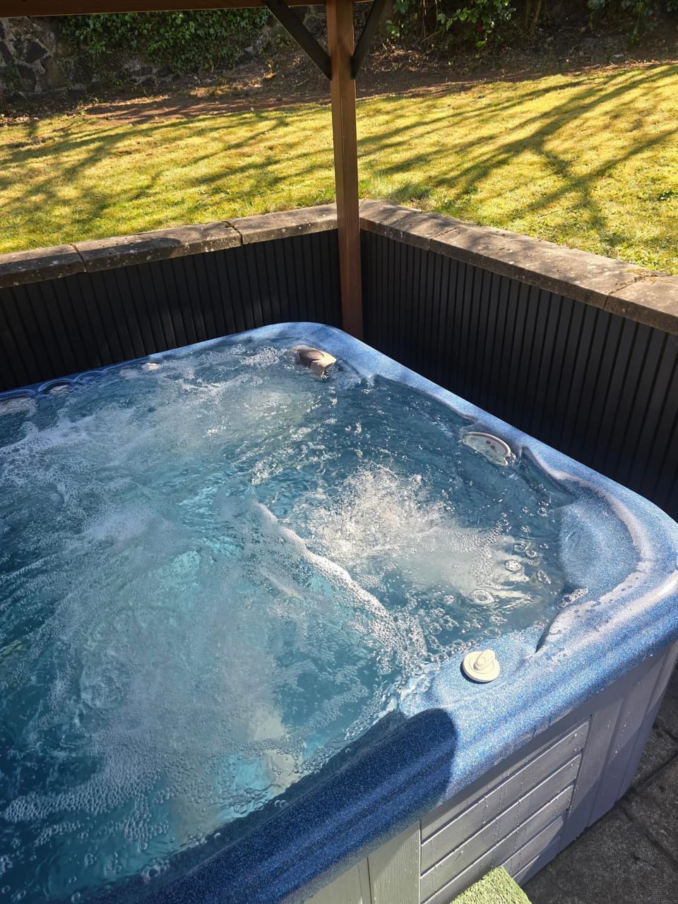 Garden, Hot Tub