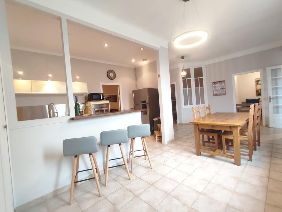 Kitchen or kitchenette, Lounge or bar, Dining area