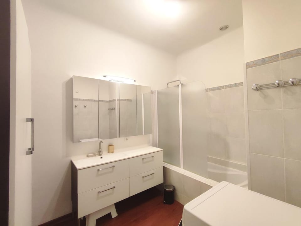 Bathroom, Bath