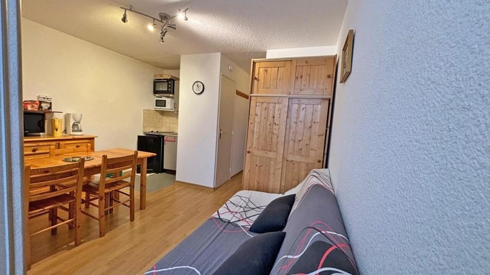 Résidence Les Ecrins - ECRINS205 - APPARTEMENT 4 PERSONNES, SECTEUR 1700M AVEC BALCON MAE-0981 Apartment in Provence-Alpes-Côte d'Azur