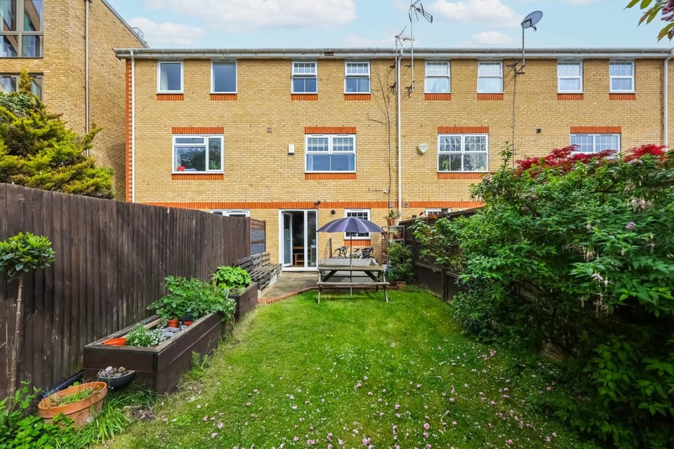 Property building, Garden, Garden view