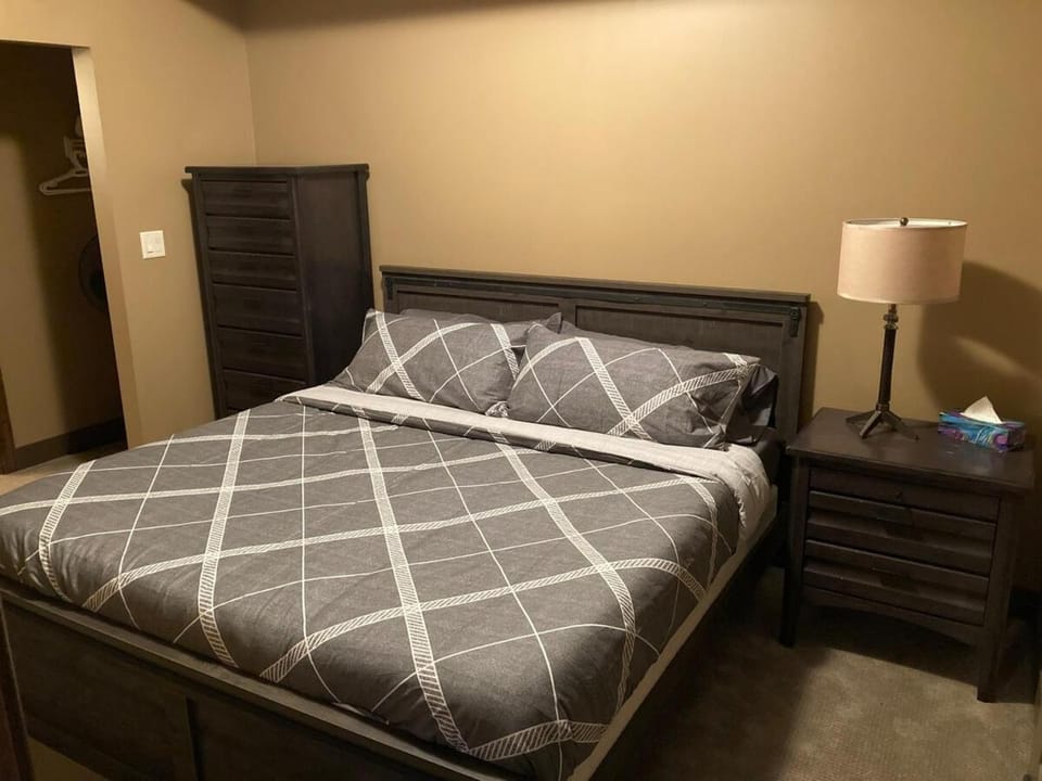 Mountain View Retreat Apartment in Radium Hot Springs