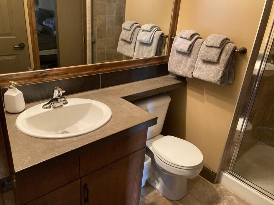 Mountain View Retreat Apartment in Radium Hot Springs