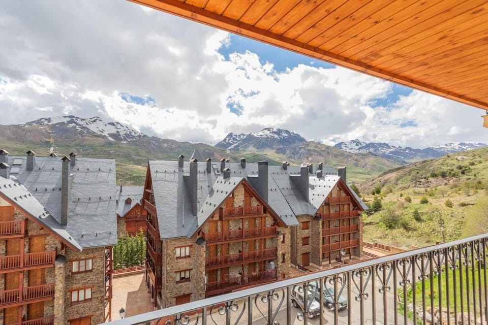 Collado, terraza con vistas y garaje - Arafita Apartamentos Apartment in Formigal