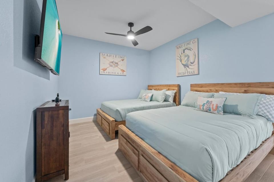 Golf Condo Views With Resort Pool and Amenities Apartment in Lely Resort