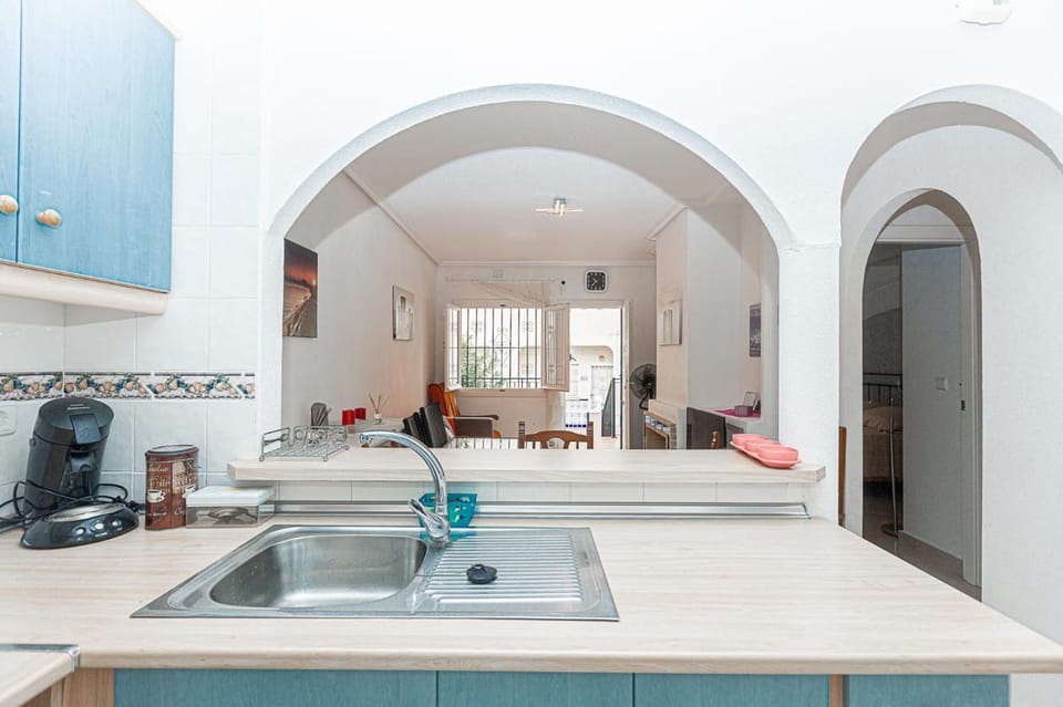 Kitchen or kitchenette, Living room, Seating area, Dining area, stove