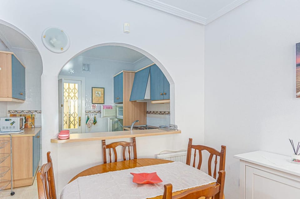 Kitchen or kitchenette, Dining area, heating, minibar, air conditioner