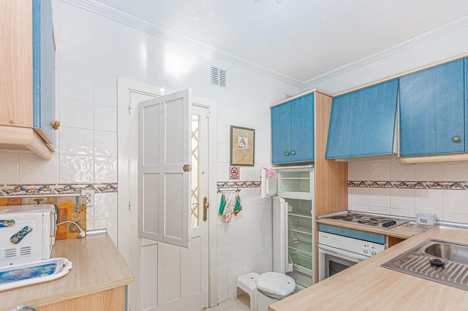 Kitchen or kitchenette, Dining area, dishwasher, minibar, oven, pet friendly, stove