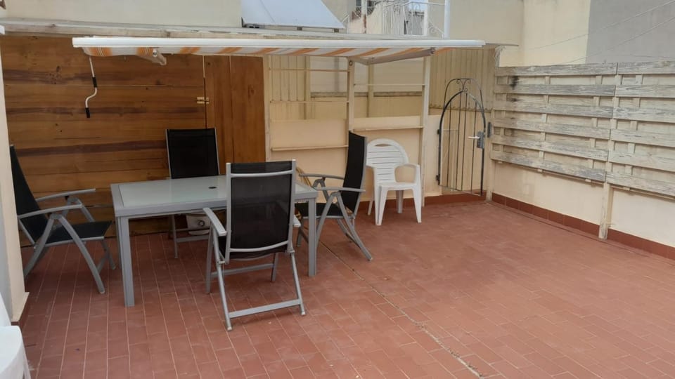 Property building, Balcony/Terrace, Dining area