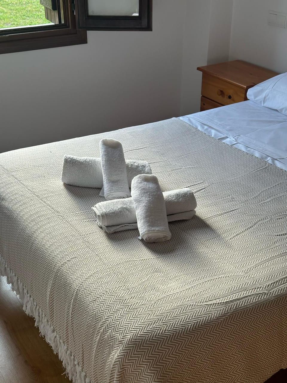 Bedroom, towels