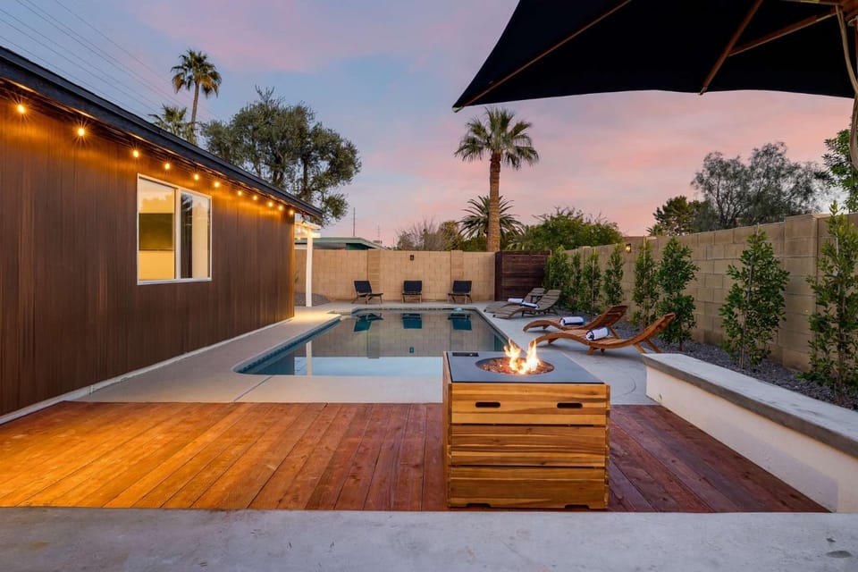 Modern Cactus Home - Luxe with Spa-baths Pool & Firepit House in Phoenix
