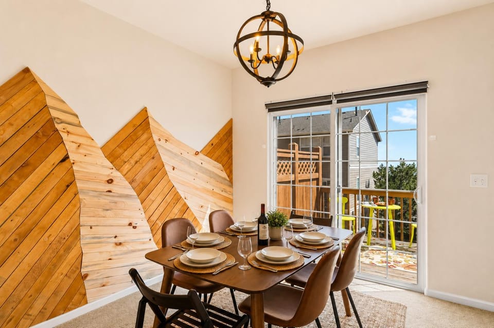 Day, Dining area