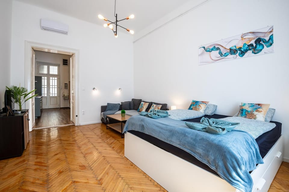 Bed, Photo of the whole room