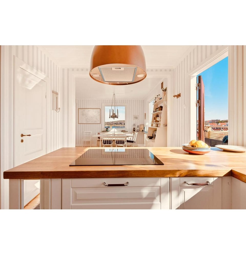 View (from property/room), Kitchen or kitchenette, Sea view